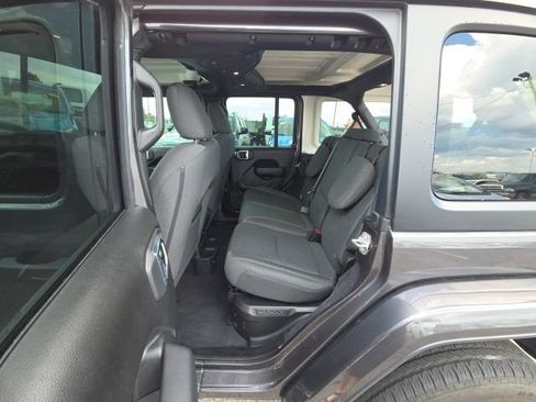 Used 2024 Jeep Wrangler Unlimited w/ Convenience Group AWD/4WD image 30