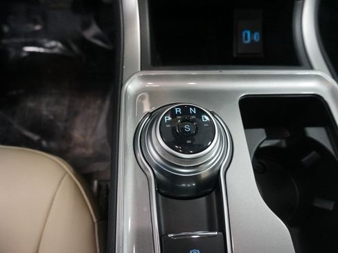 Used 2024 Ford Edge SEL w/ Convenience Package image 17