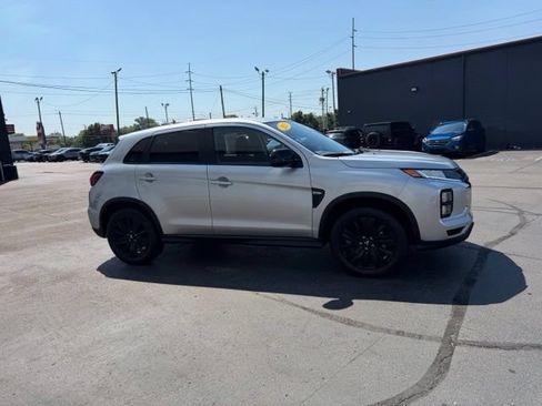 Used 2025 Mitsubishi Outlander Sport LE AWD/4WD image 4