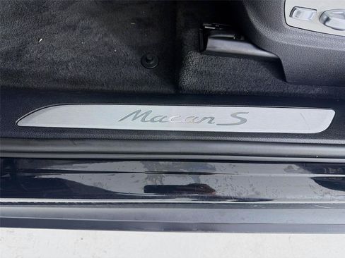 Certified 2023 Porsche Macan S AWD/4WD image 9