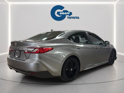 Used 2025 Toyota Camry SE FWD image 8