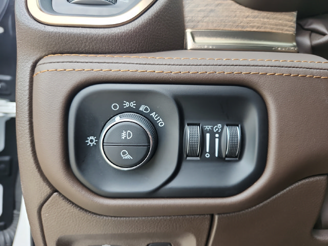 Used 2025 RAM 1500 Limited AWD/4WD image 32