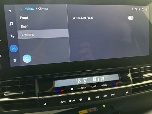 Used 2025 Toyota Sienna XLE image 33