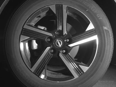 Used 2025 Nissan Sentra SV image 12