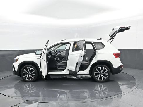 Used 2022 Volkswagen Taos SE AWD/4WD image 30