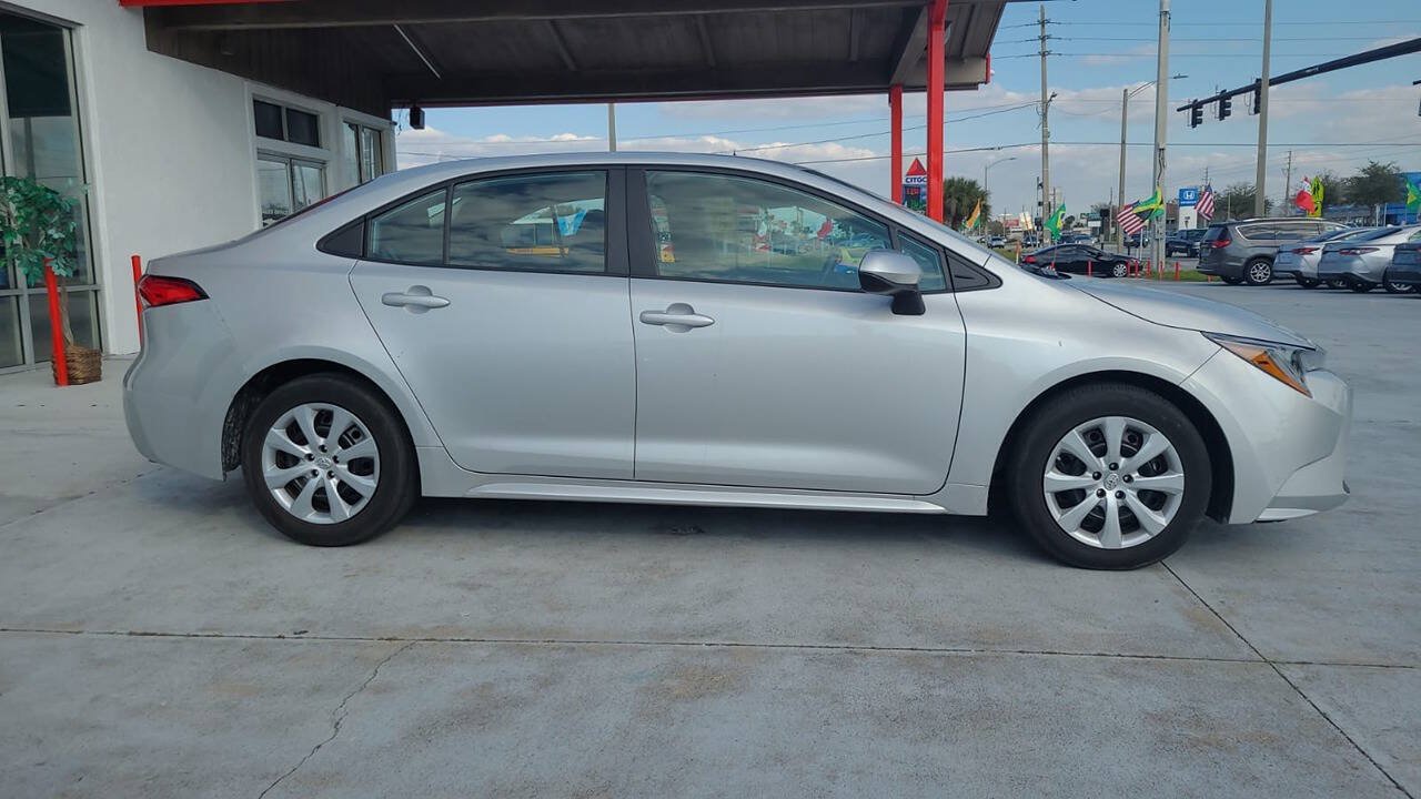 Used 2021 Toyota Corolla LE FWD image 1
