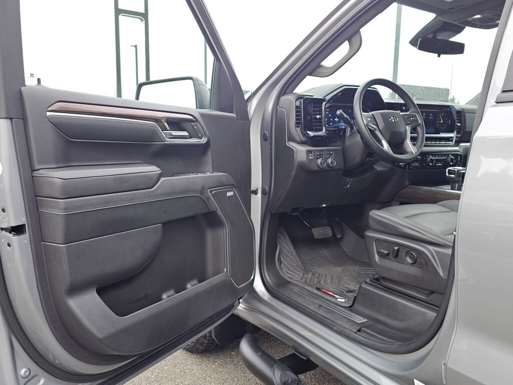Certified 2024 Chevrolet Silverado 1500 RST w/ Convenience Package II AWD/4WD image 8