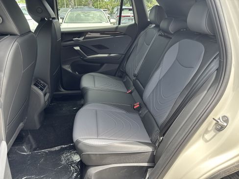 New 2026 Volkswagen Tiguan SE R-Line FWD image 18