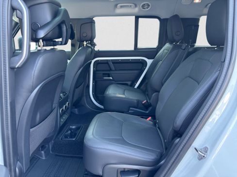 Used 2025 Land Rover Defender 130 X-Dynamic SE image 18