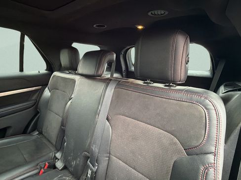 Used 2018 Ford Explorer XLT w/ XLT Appearance Package AWD/4WD image 27