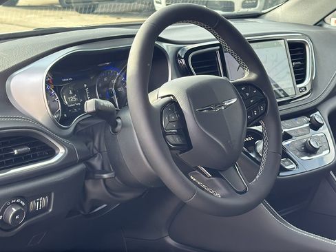 New 2026 Chrysler Pacifica Limited image 10