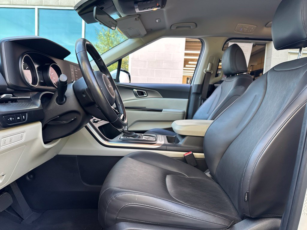Used 2024 Kia Carnival LX FWD image 38