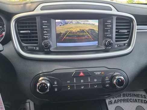 Used 2020 Kia Sorento LX AWD/4WD image 32