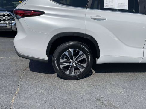 Used 2023 Toyota Highlander XLE FWD image 7
