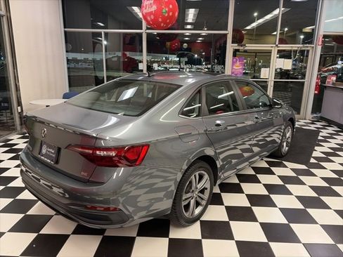 Certified 2024 Volkswagen Jetta SE w/ Panoramic Sunroof Package image 10