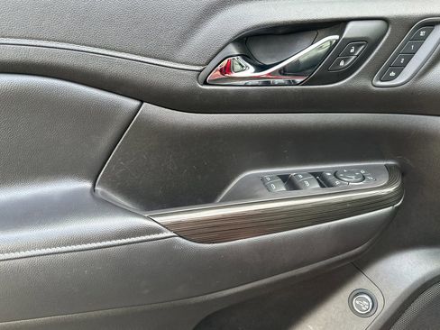 Certified 2022 GMC Acadia SLT w/ Elevation Edition image 11