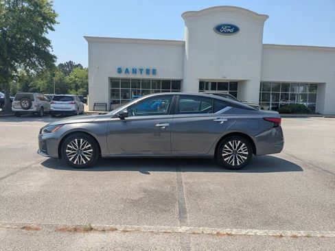 Used 2025 Nissan Altima 2.5 SV FWD image 6
