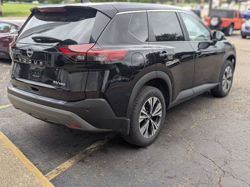 Used 2023 Nissan Rogue SV AWD/4WD image 7
