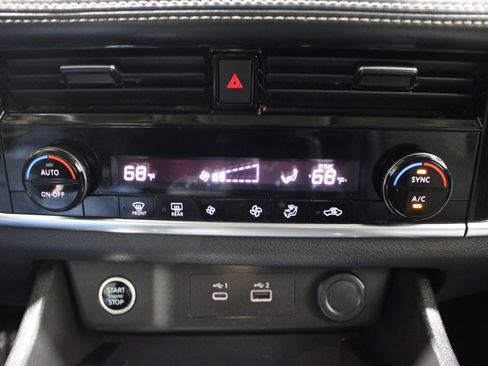 Used 2021 Nissan Rogue SV AWD/4WD image 16