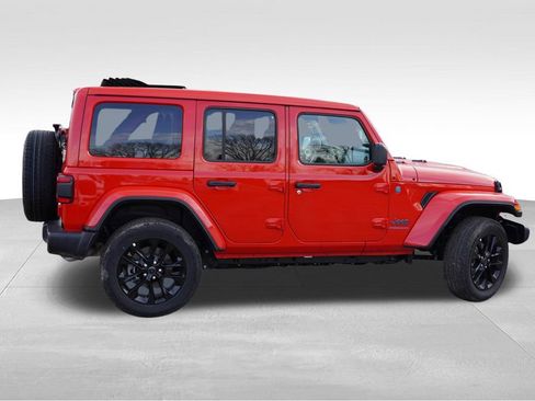 Certified 2025 Jeep Wrangler Unlimited Sahara w/ Safety Group image 5