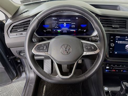 Used 2022 Volkswagen Tiguan SE AWD/4WD image 3