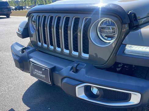 Used 2020 Jeep Gladiator Overland AWD/4WD image 11