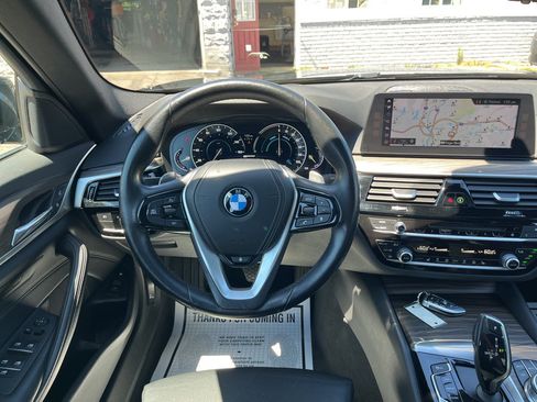 Used 2018 BMW 530e xDrive AWD/4WD image 16