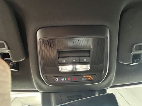 Used 2025 Chevrolet Equinox EV RS w/ Active Safety Package 3 AWD/4WD image 18