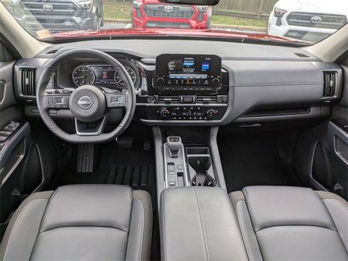 Used 2024 Nissan Pathfinder SL w/ Black Appearance Package image 16