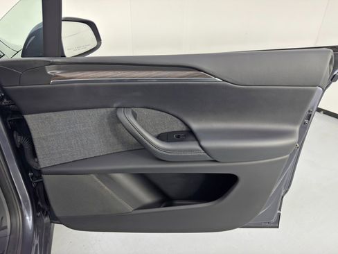 Used 2022 Tesla Model X image 45