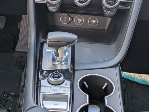 Certified 2023 Genesis G70 2.0T RWD image 17