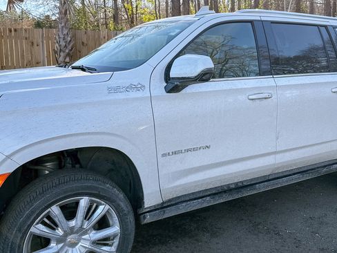 Used 2021 Chevrolet Suburban High Country image 3