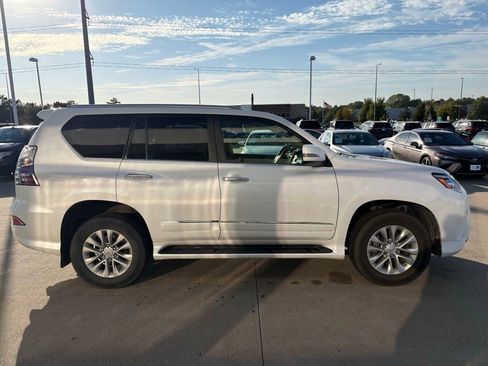 Used 2017 Lexus GX 460 Premium w/ Premium Package AWD/4WD image 4