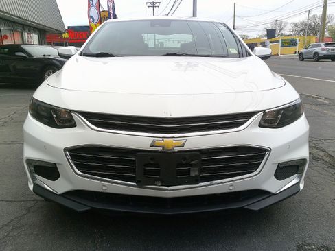 Used 2017 Chevrolet Malibu LT w/ Driver Confidence Package FWD image 10