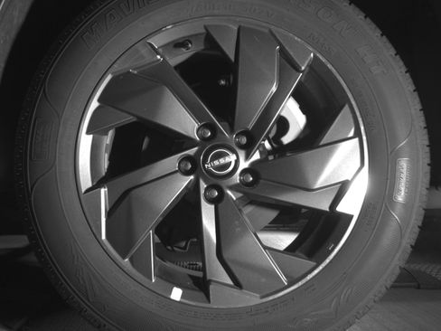 Used 2025 Nissan Rogue SV image 14