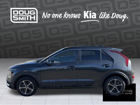 Certified 2023 Kia Niro EX image 2