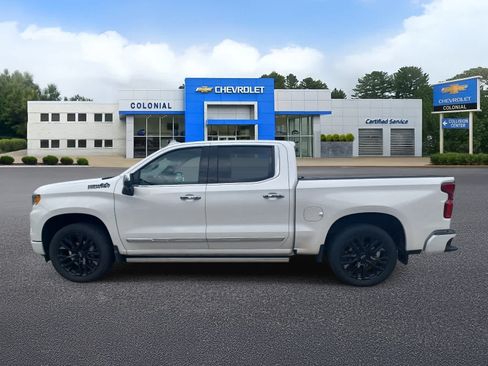 Used 2025 Chevrolet Silverado 1500 High Country AWD/4WD image 6