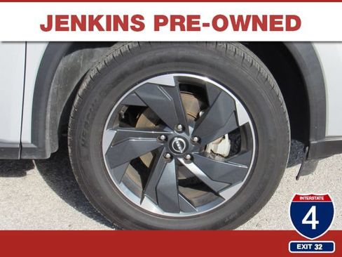 Used 2024 Nissan Rogue SV AWD/4WD image 11