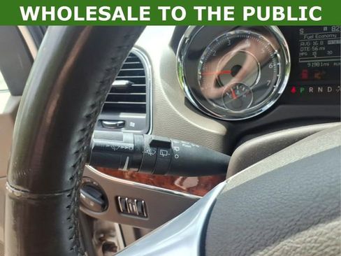Used 2012 Chrysler Town & Country Touring FWD image 15