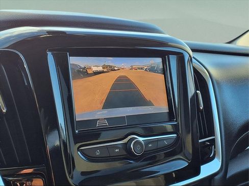 Used 2021 Chevrolet Traverse LS image 12