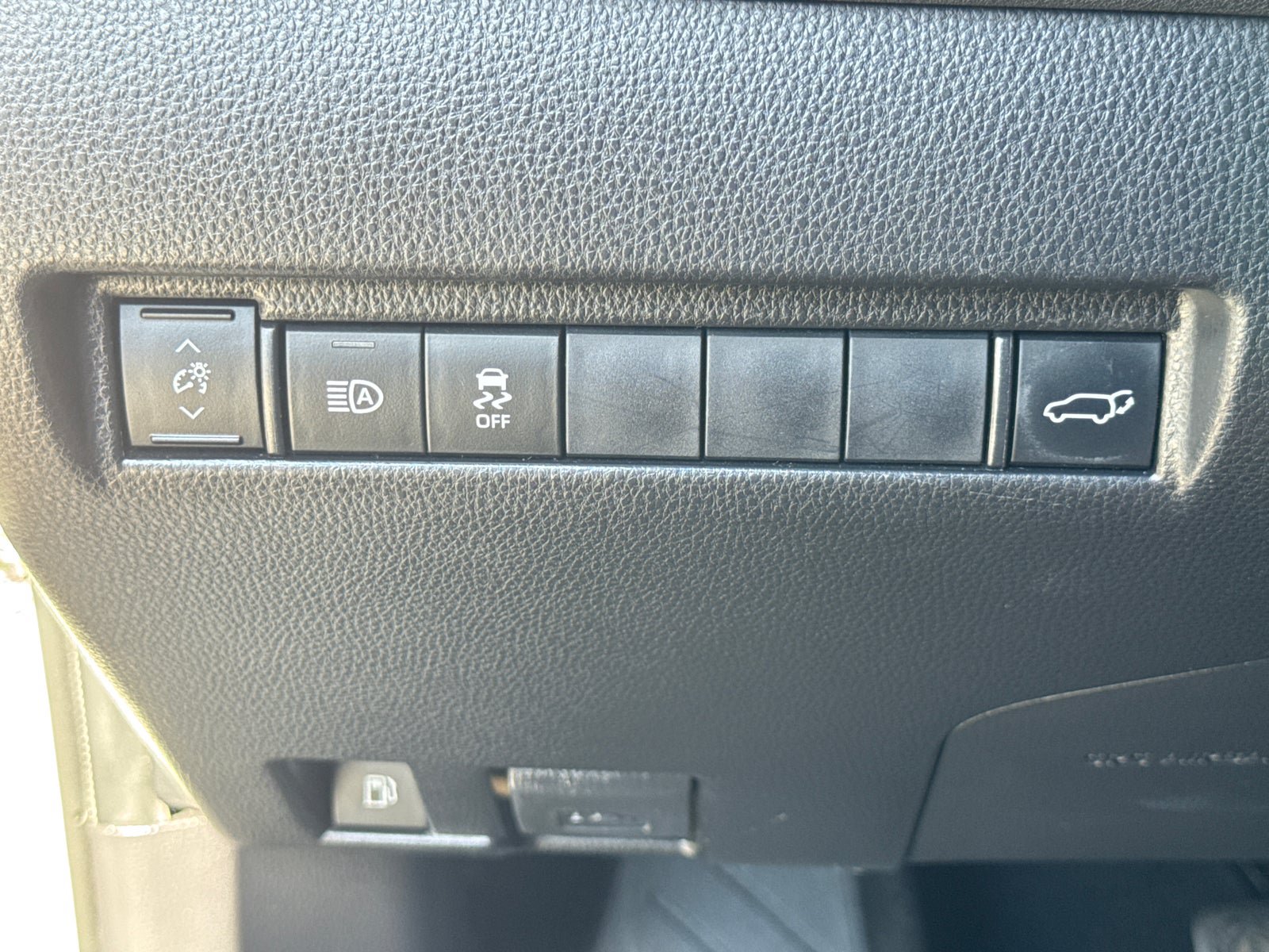 Used 2021 Toyota Venza LE w/ Carpet Mat Package (TMS) AWD/4WD image 28