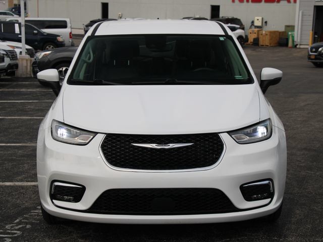 Used 2023 Chrysler Pacifica Touring-L FWD image 7