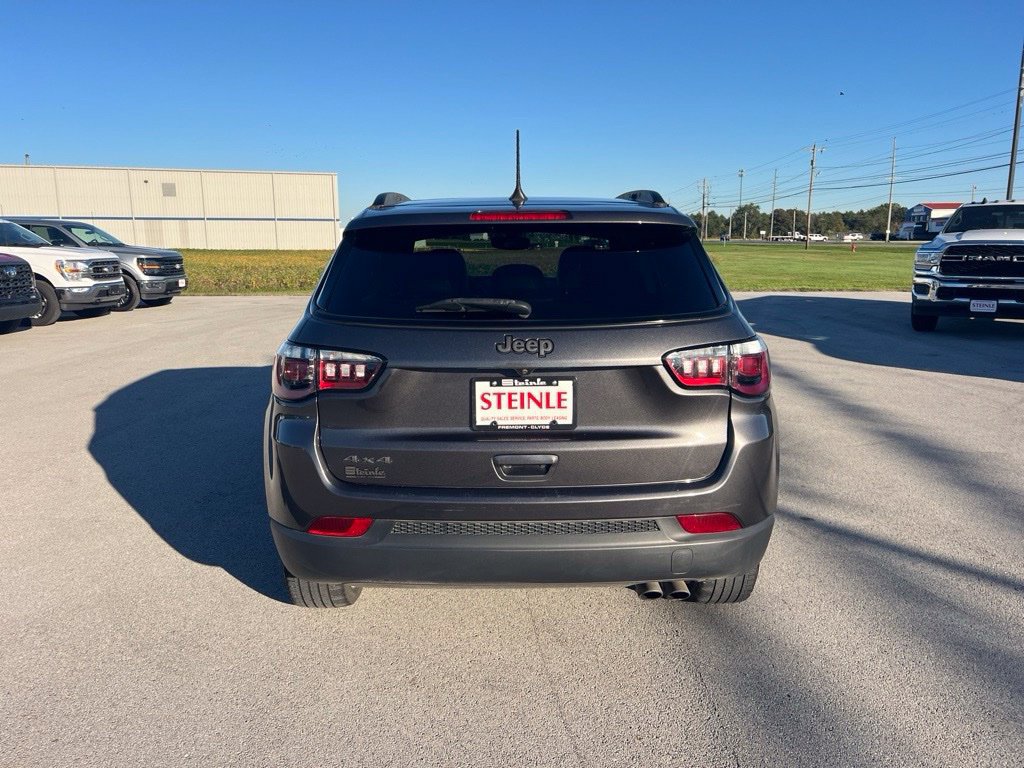 Used 2021 Jeep Compass Latitude w/ Sun and Sound Group AWD/4WD image 3