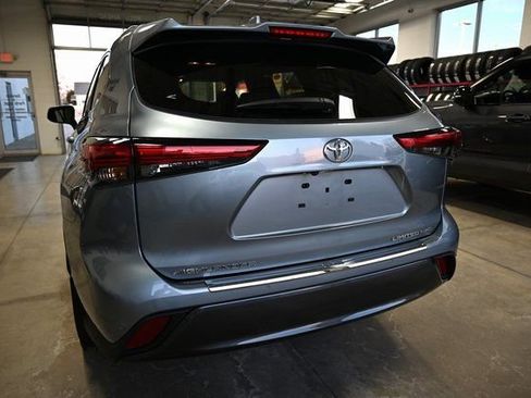 Used 2023 Toyota Highlander Limited image 7