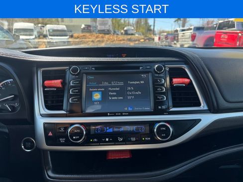 Used 2017 Toyota Highlander SE AWD/4WD image 9