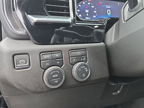 Used 2025 Chevrolet Silverado 1500 LT image 20