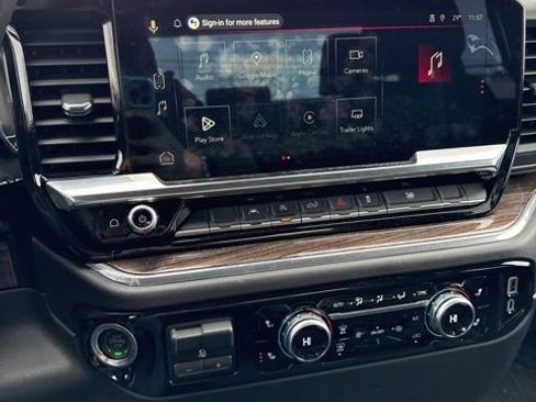 Certified 2025 GMC Sierra 1500 Elevation image 17