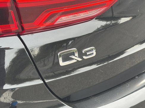 Used 2020 Audi Q3 2.0T Prestige w/ Prestige Package image 40