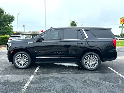 Used 2023 GMC Yukon SLT w/ SLT Premium Package AWD/4WD image 5