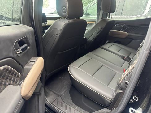 Used 2025 GMC Canyon Denali AWD/4WD image 13
